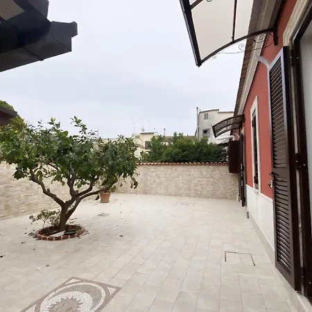 La Casetta Rossa - *